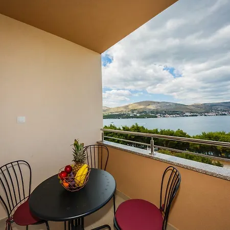 Apartments Mare Trogir Exterior photo